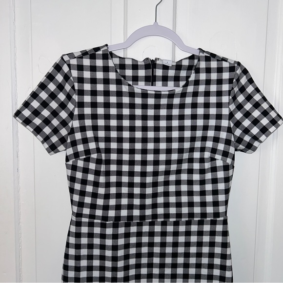 4 for $20 Old navy black and white gingham dress - Picture 2 of 4